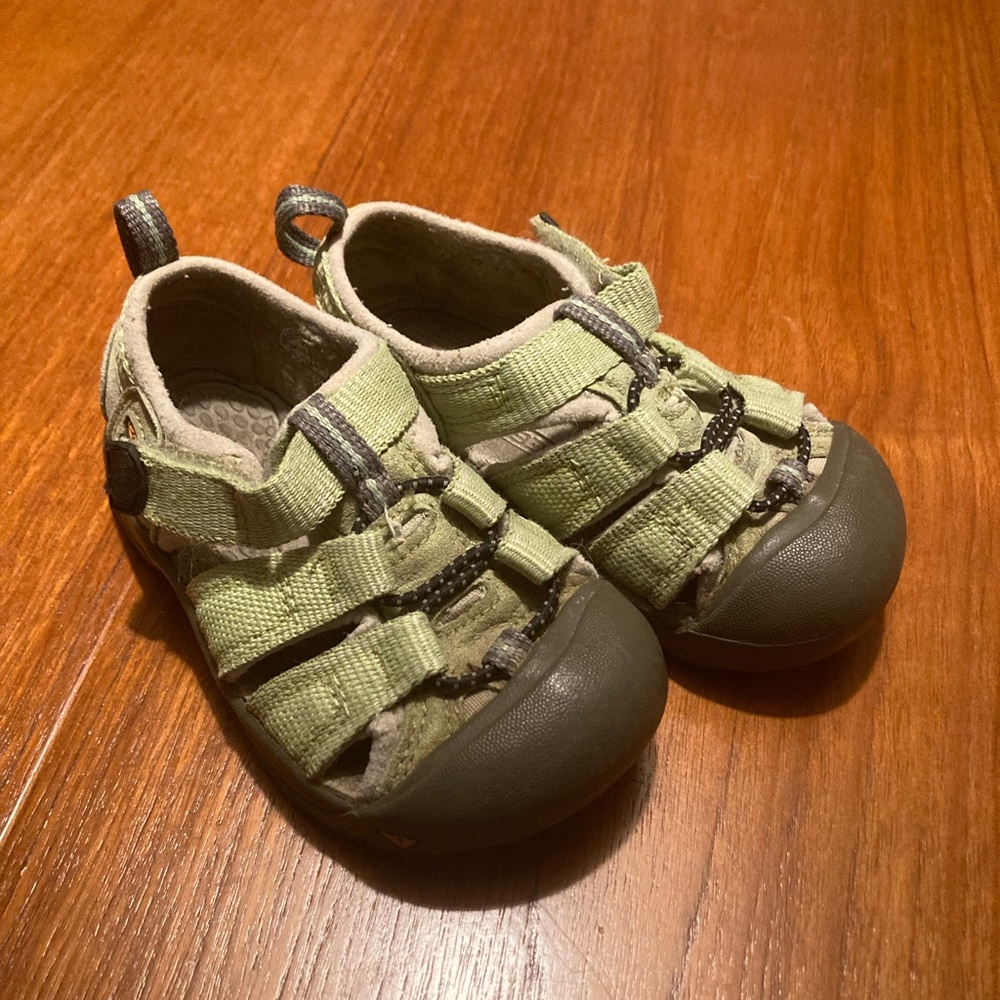 Keen sandals size 7